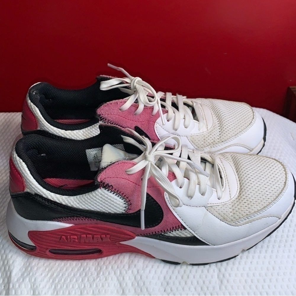 RED VINTAGE NIKE AIR MAX SNEAKERS